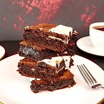 Beyaz Çikolatal Brownie Dilim